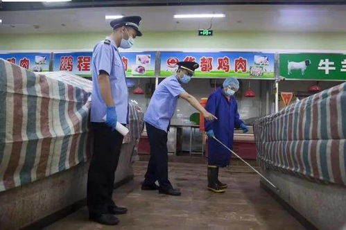 北京疫情防控發布會上 新聞發言人重新戴上口罩