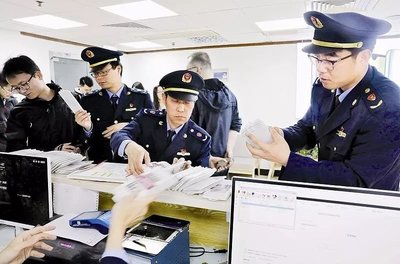 假華為維修店設連環陷阱:官網客服電話維修店都山寨