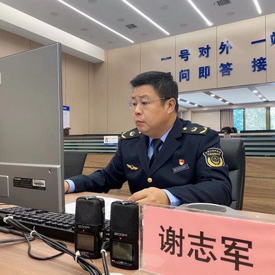 株洲市市場監(jiān)督管理局局長接聽市長熱線,現(xiàn)場交辦市民反映問題