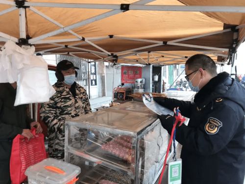 有一種熱鬧叫 趕年集 ,濟南平陰市場監(jiān)管部門檢查年集食品安全