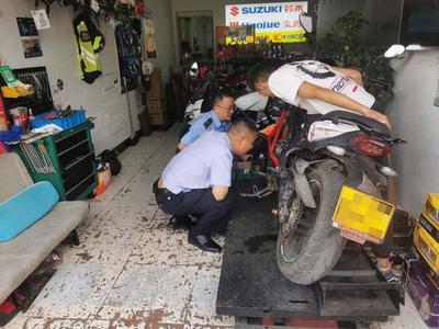 豐都公安交巡警開展打擊"飆車炸街"專項整治行動