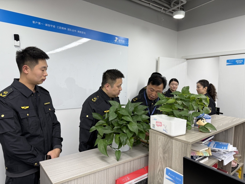 “啄木鳥”維修亂象遭監(jiān)管重拳 市場規(guī)范亟待強(qiáng)化